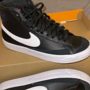Nike blazer mid